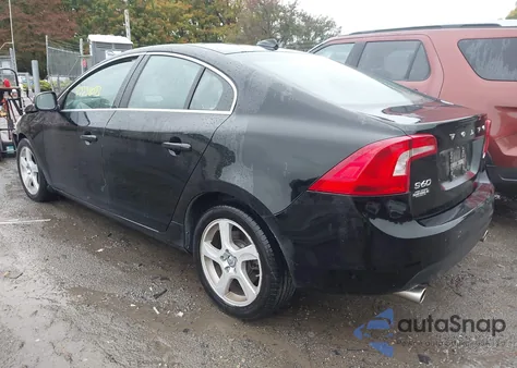 2013 Volvo S60 T5 из США, поврежденный, VIN YV1612FS1D1213917